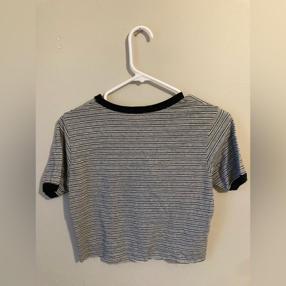 Brandy Melville Gray Alien Cropped Tee - Picture 2 of 4